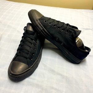 All black low top converse size 9